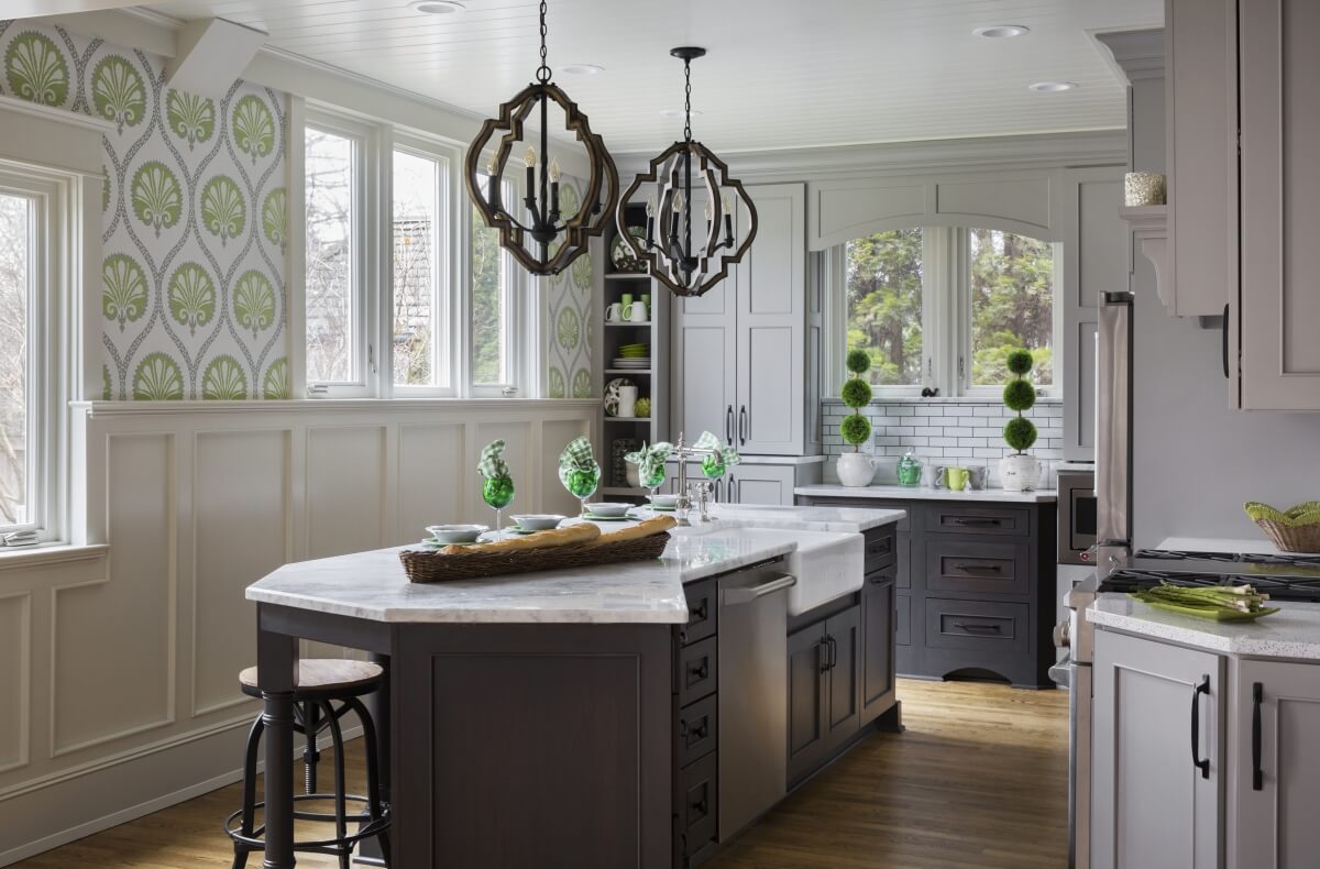 Dura Supreme kitchen design by Gwen Adair of Cabinet Supreme by Adair LLC. Photography by Ryan Hainey.