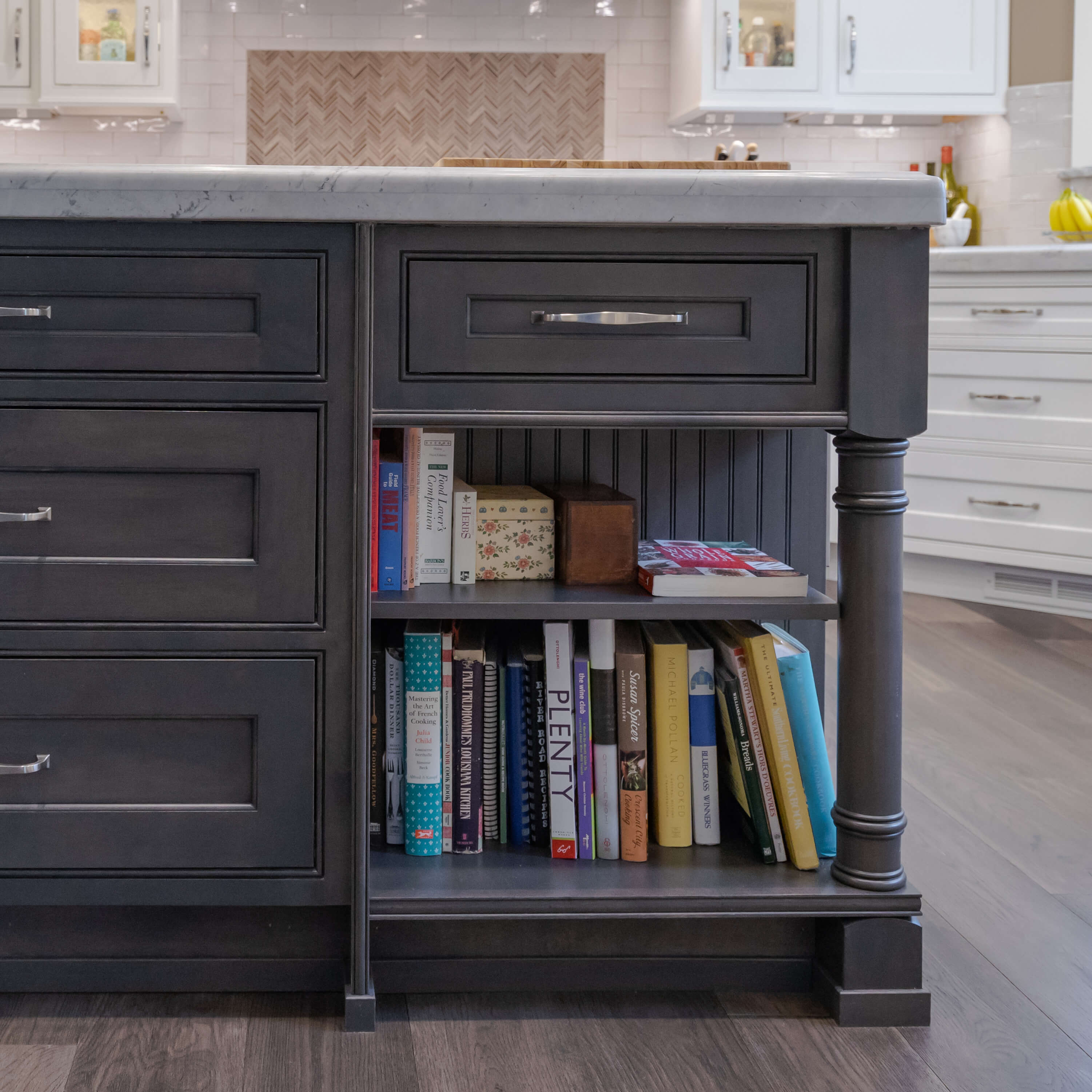 Kitchen Island End Cap C with a Single Drawer and Cottage Bead Back treatment and Turned Post 